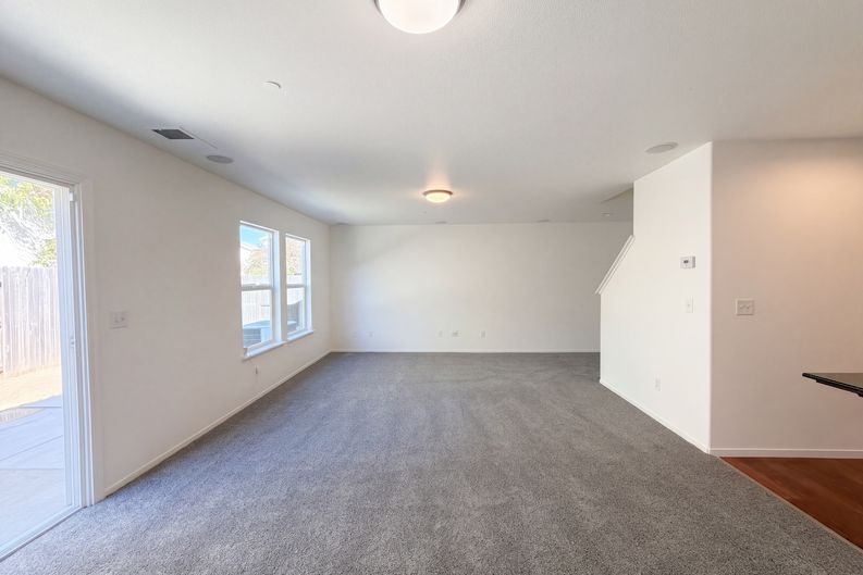 Photo 6 of 18 of 8260 Red Rock Dr, Sacramento, CA