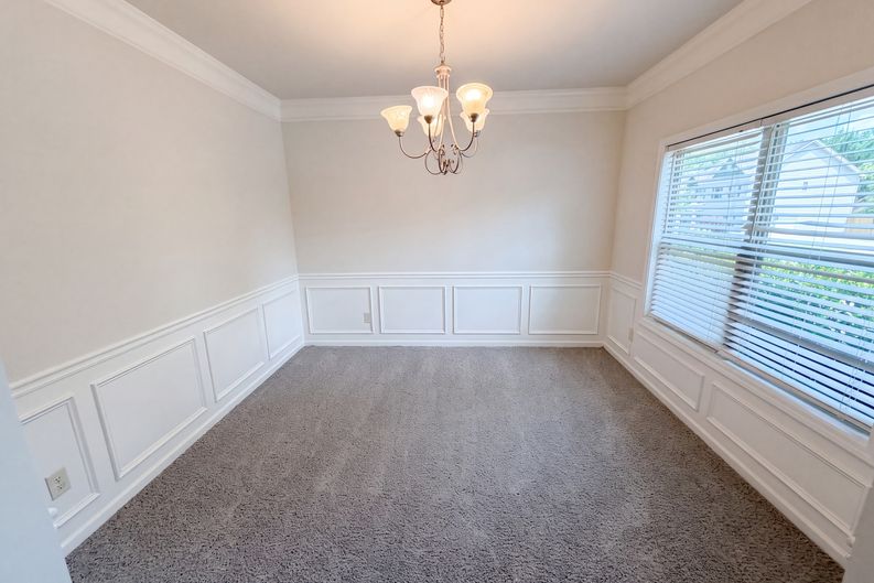 Photo 6 of 34 of 821 Walnut Woods Dr, Braselton, GA