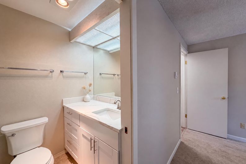Photo 18 of 24 of 650 SW Meadow Dr, Beaverton, OR