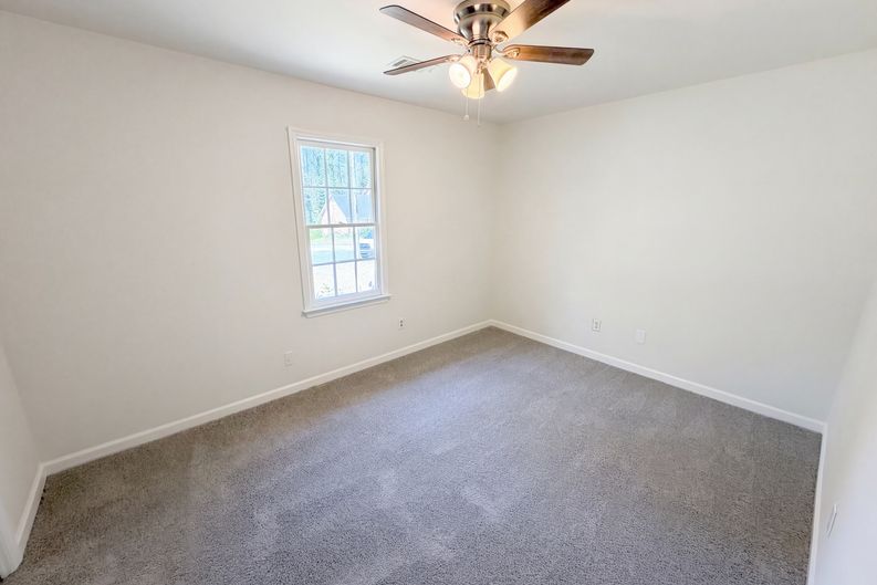 Photo 10 of 18 of 5003 Henson Dr SW, Mableton, GA