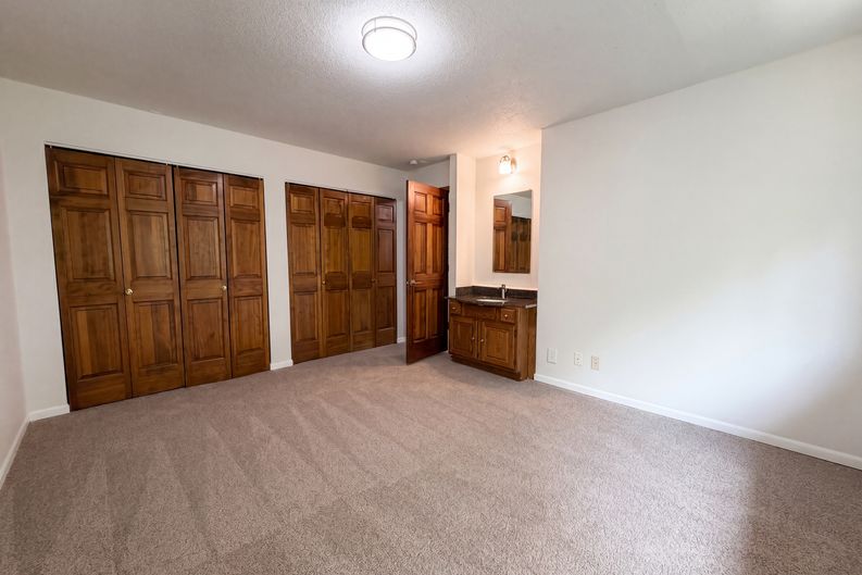Photo 9 of 21 of 13637 Heather Hills Dr, Burnsville, MN