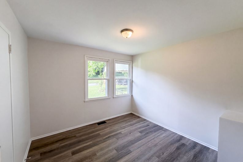 Photo 11 of 14 of 310 Robin Hood Dr, Raleigh, NC