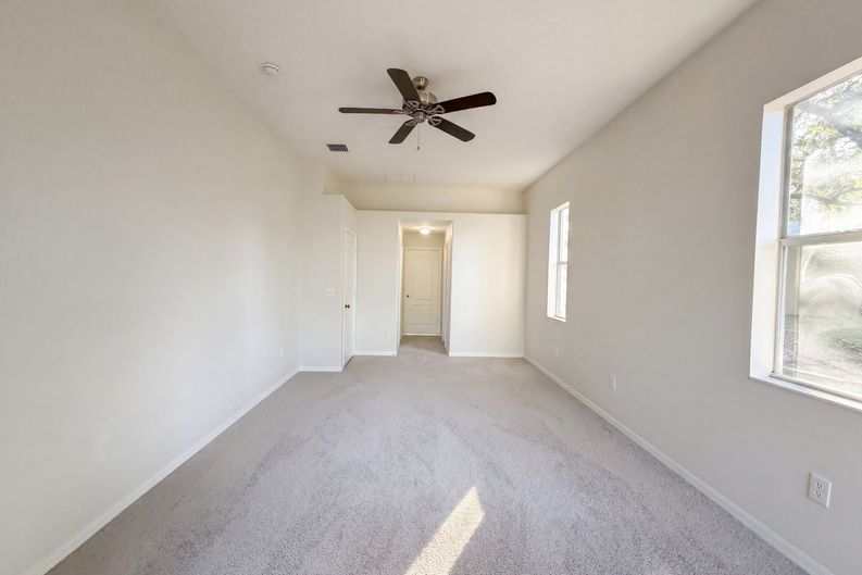 Photo 4 of 22 of 203 Taylor Bay Ln, Brandon, FL