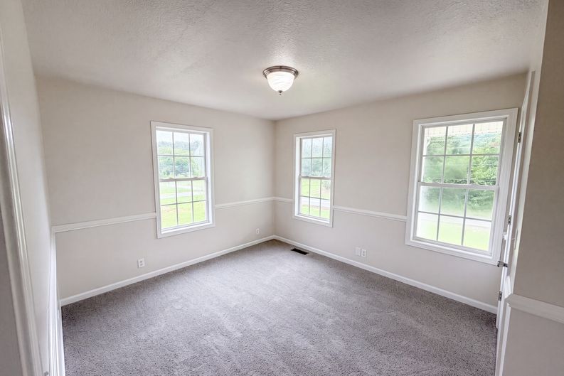 Photo 8 of 37 of 3146 Lora Dr, Maryville, TN