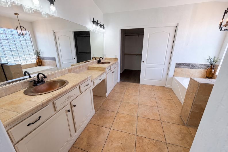 Photo 17 of 35 of 17645 W Hale Bopp Dr, Goodyear, AZ