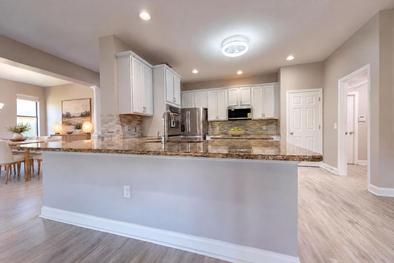 Photo 6 of 36 of 12424 Belcroft Dr, Riverview, FL