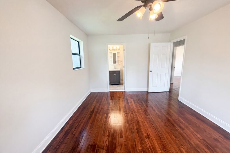Photo 4 of 18 of 7520 Altus Dr S, Jacksonville, FL