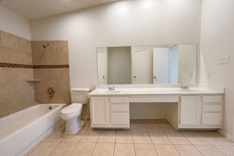 Photo 10 of 16 of 15009 Winter View Dr, San Antonio, TX