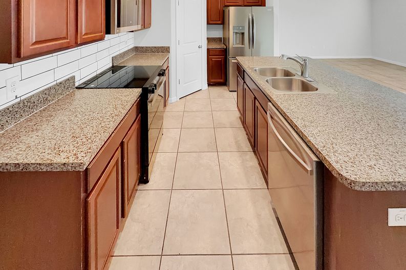 Photo 13 of 23 of 10113 Rosemary Leaf Ln, Riverview, FL