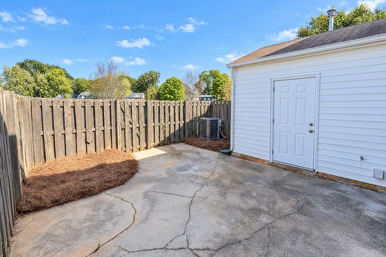 Photo 19 of 22 of 8355 Knights Bridge Rd, Charlotte, NC