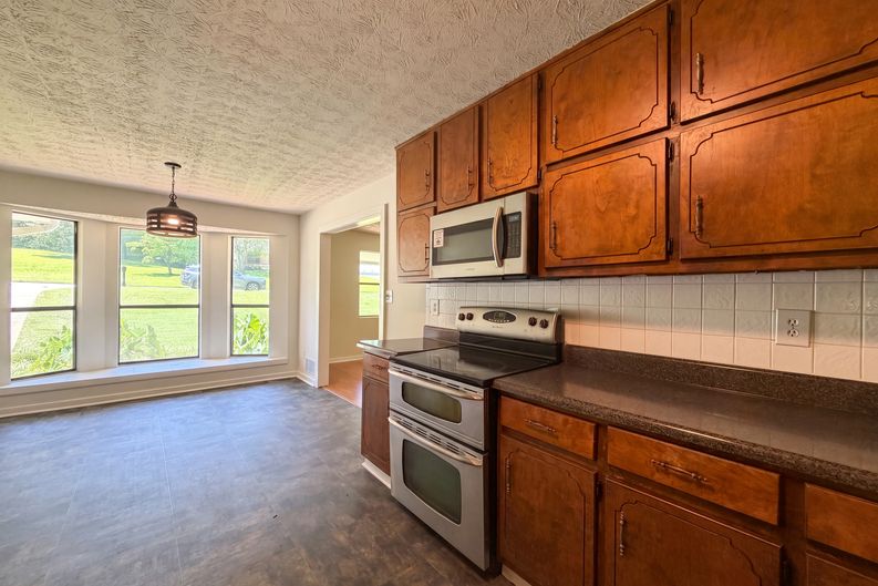 Photo 9 of 27 of 104 Belair Ln, Stockbridge, GA