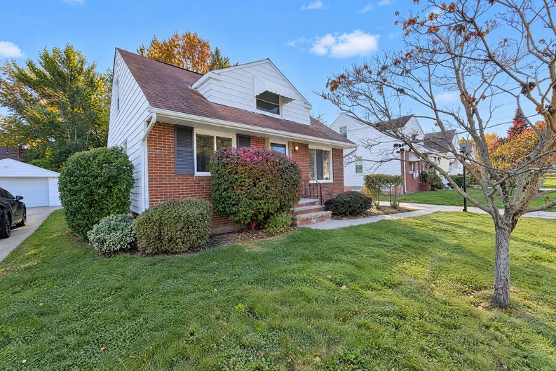 Photo 21 of 24 of 1541 E 254th St, Euclid, OH