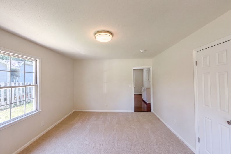 Photo 4 of 18 of 4154 Edgeware Rd, Winston Salem, NC