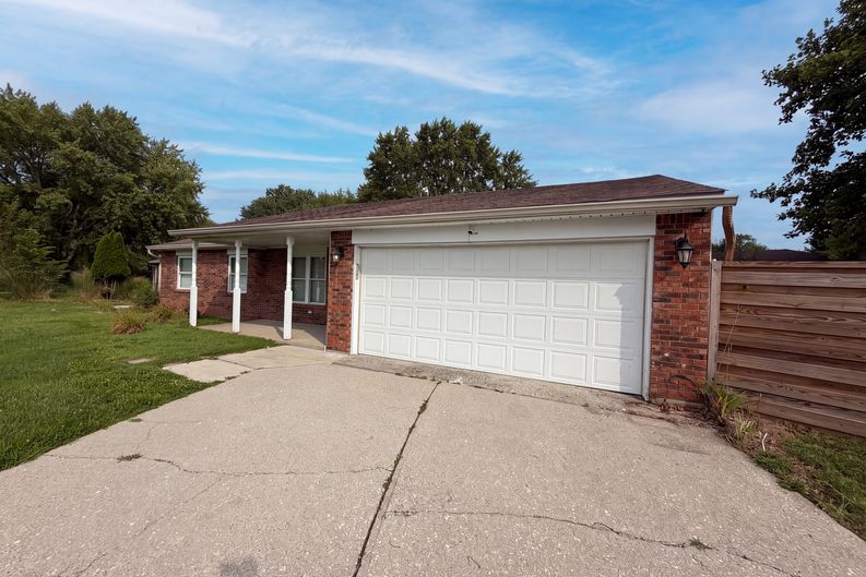 Photo 14 of 16 of 7938 Inverness Dr, Indianapolis, IN