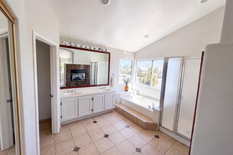 Photo 14 of 25 of 8932 Mesa Oak Dr, Riverside, CA