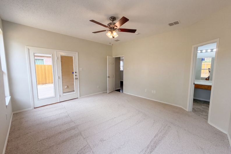 Photo 4 of 27 of 12609 Black Cherry Ln, Euless, TX