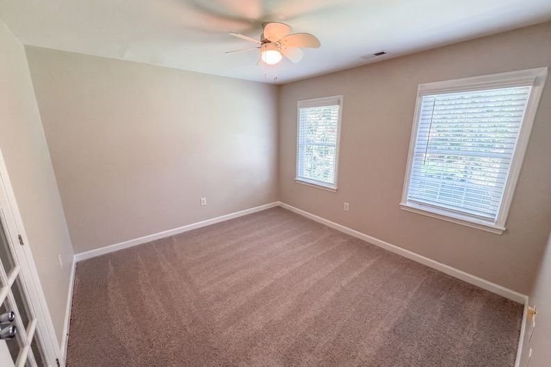 Photo 11 of 24 of 6735 Carmel Hills Dr, Charlotte, NC