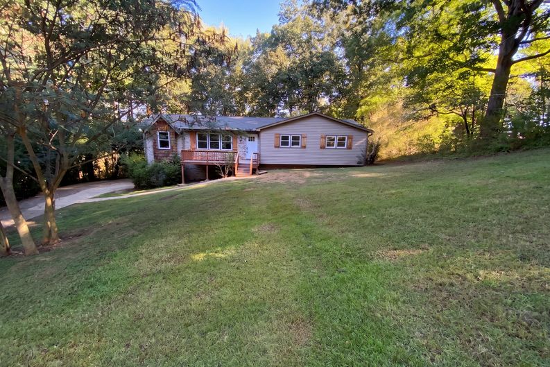 Photo 19 of 56 of 4676 Fairway Dr, Pinson, AL