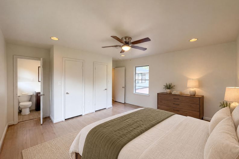 Photo 13 of 29 of 3026 Deal St, Houston, TX