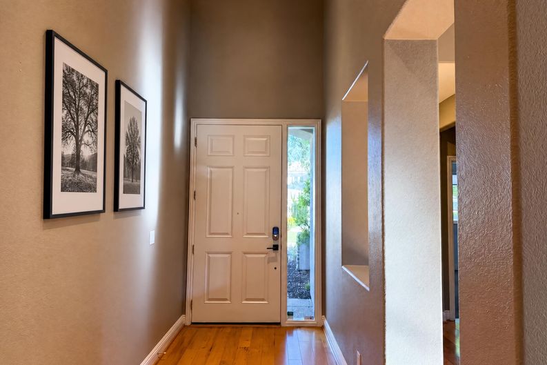 Photo 9 of 51 of 1401 Grey Owl Cir, Roseville, CA