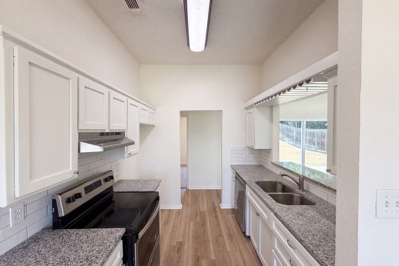 Photo 7 of 19 of 6612 Lakeside Dr, Lake Worth, TX