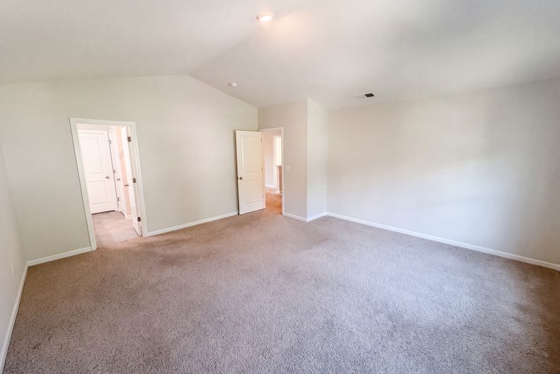 Photo 17 of 26 of 2014 Tarzi Ln, Charlotte, NC
