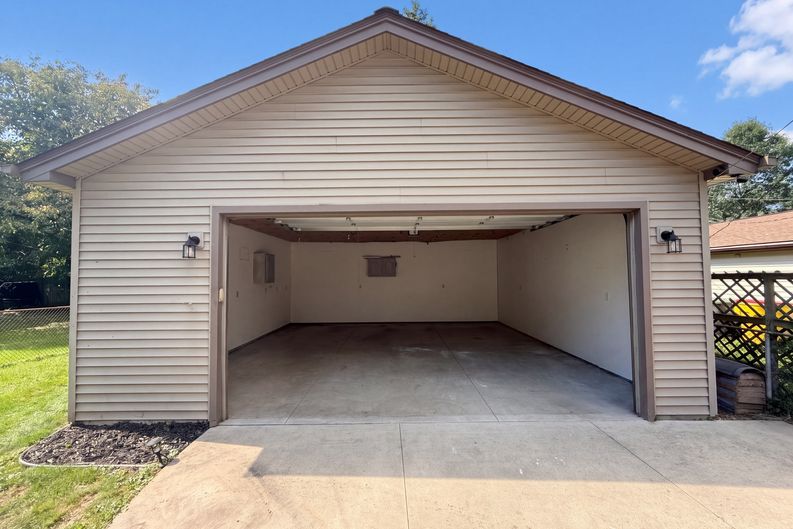 Photo 16 of 17 of 16108 Ziegler St, Taylor, MI