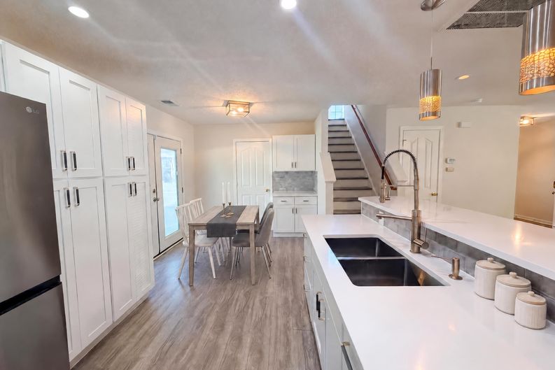 Photo 6 of 18 of 6032 Briggs Dr, Charlotte, NC
