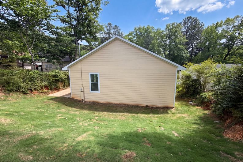 Photo 5 of 22 of 861 77th St S, Birmingham, AL