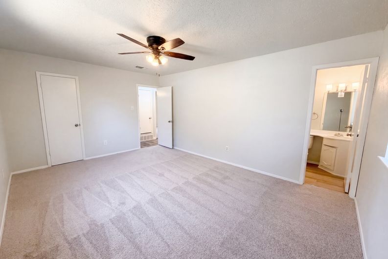 Photo 16 of 24 of 6601 Oaklawn Dr, Watauga, TX