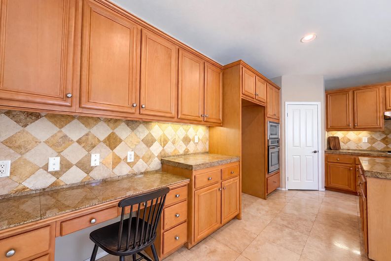 Photo 9 of 32 of 17780 Sweetgum Ln, Canyon Country, CA