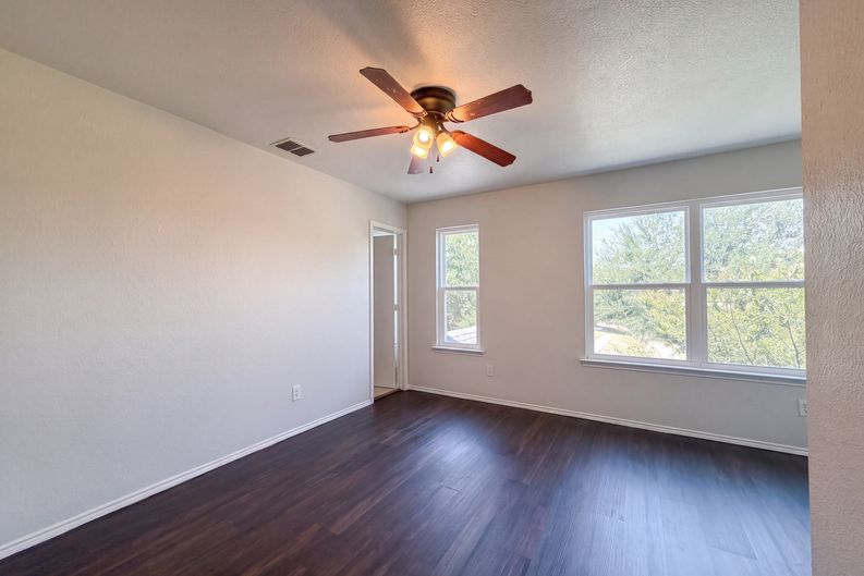 Photo 8 of 17 of 825 Village Point Ln, Fort Worth, TX