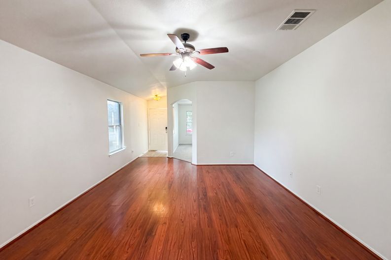 Photo 8 of 16 of 413 E Vega Ln, Killeen, TX