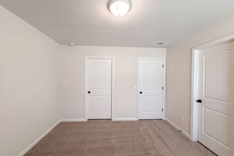 Photo 24 of 37 of 7463 Buckview Ct, Kernersville, NC