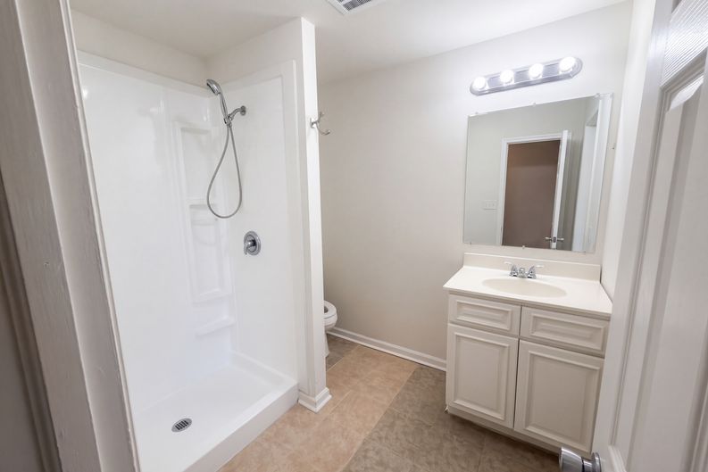 Photo 12 of 18 of 509 Greenbriar Rd, Greensboro, NC