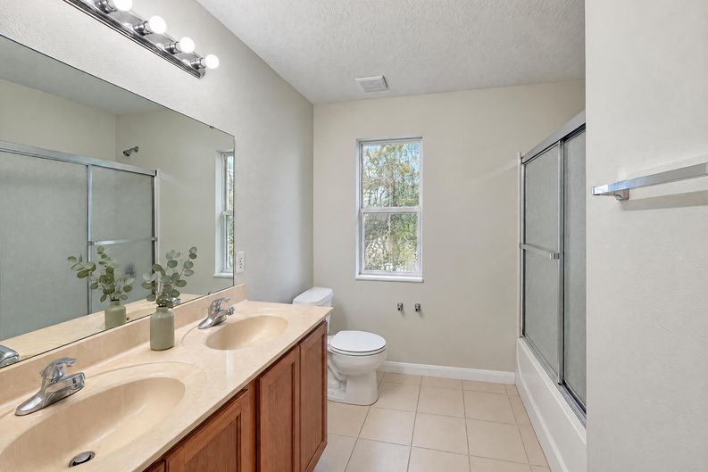 Photo 19 of 26 of 2474 Mallow Oak Ct, Apopka, FL