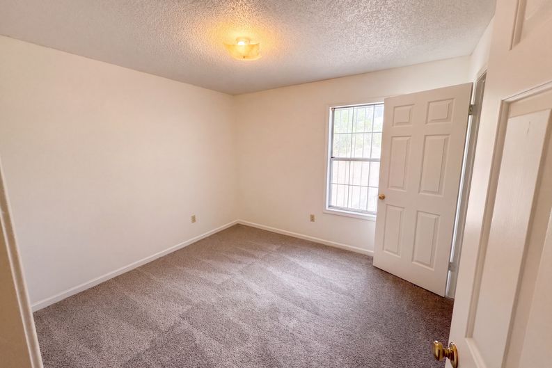 Photo 10 of 18 of 3798 Fern Ridge Rd, Memphis, TN