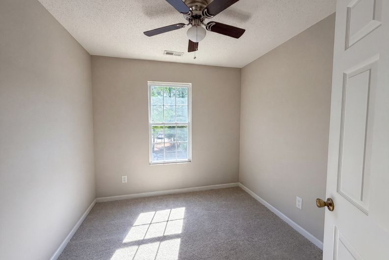 Photo 14 of 17 of 43 Edgebrook Cir, Durham, NC