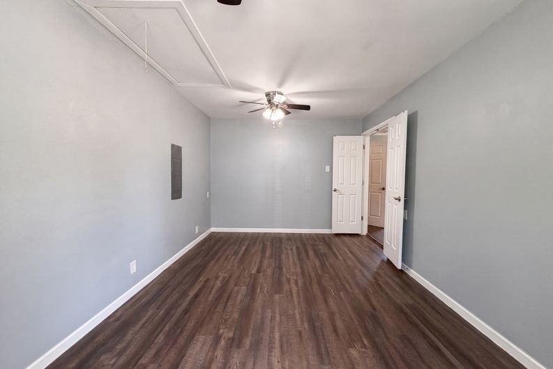 Photo 10 of 17 of 1012 Turner St, Cleburne, TX