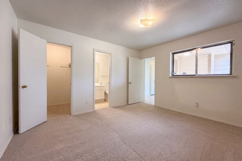 Photo 4 of 16 of 3307 Brookston St, Houston, TX