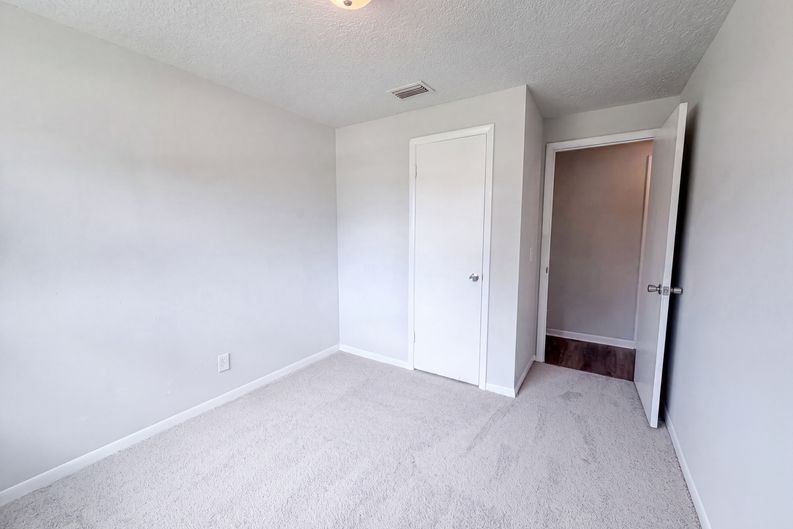 Photo 9 of 21 of 411 Capricorn Ln, Orange Park, FL