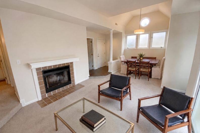 Photo 3 of 15 of 1101 E Morehead St, Charlotte, NC
