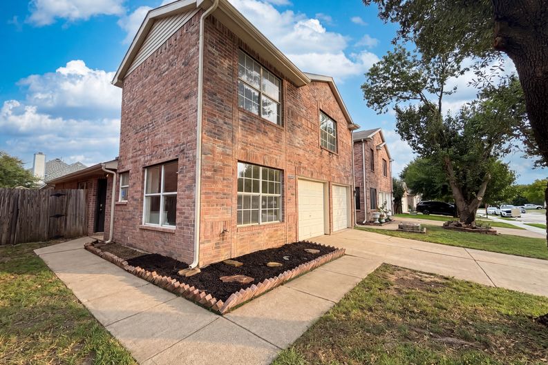 Photo 25 of 30 of 2026 Cardinal Ln, Lewisville, TX