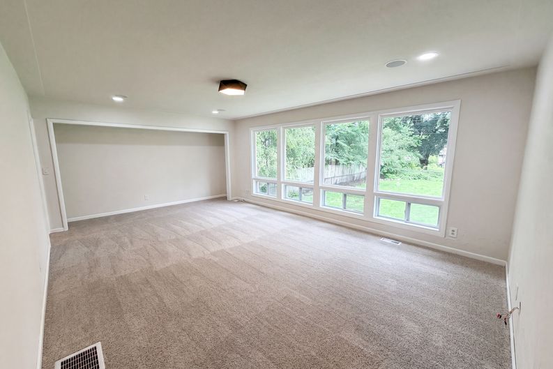 Photo 8 of 27 of 1695 Abell St, Maplewood, MN