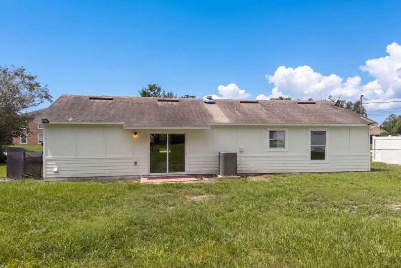 Photo 5 of 20 of 1336 Nadine Dr, Deltona, FL