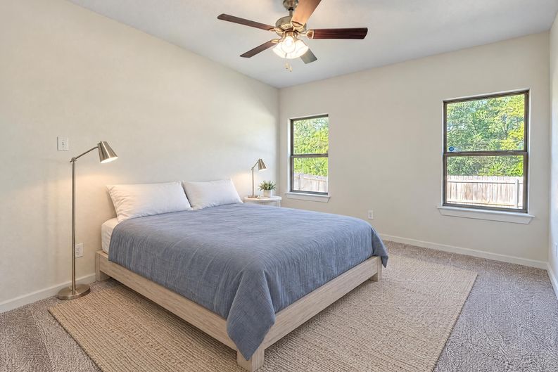 Photo 4 of 17 of 186 S Preston St, Alvarado, TX
