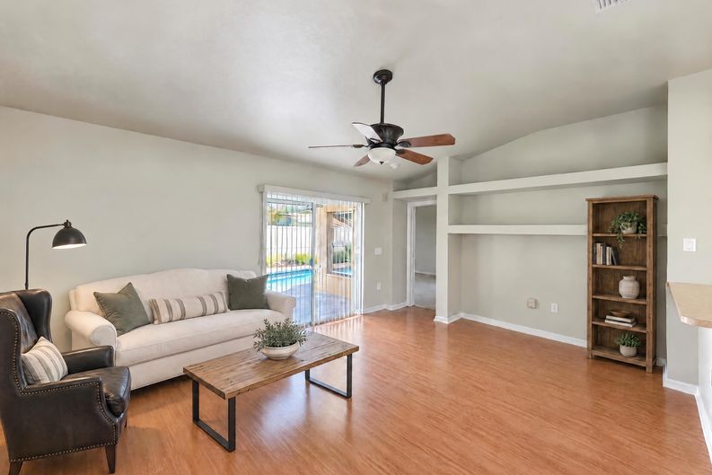 Photo 3 of 21 of 22827 Richardson Ln, Land O Lakes, FL