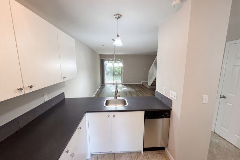Photo 8 of 19 of 4037 Briarhill Dr, Charlotte, NC