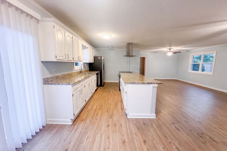 Photo 6 of 22 of 4552 Fall City Rd, Jasper, AL