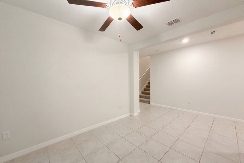 Photo 9 of 42 of 11849 Blackeyed Susan Dr, Riverview, FL